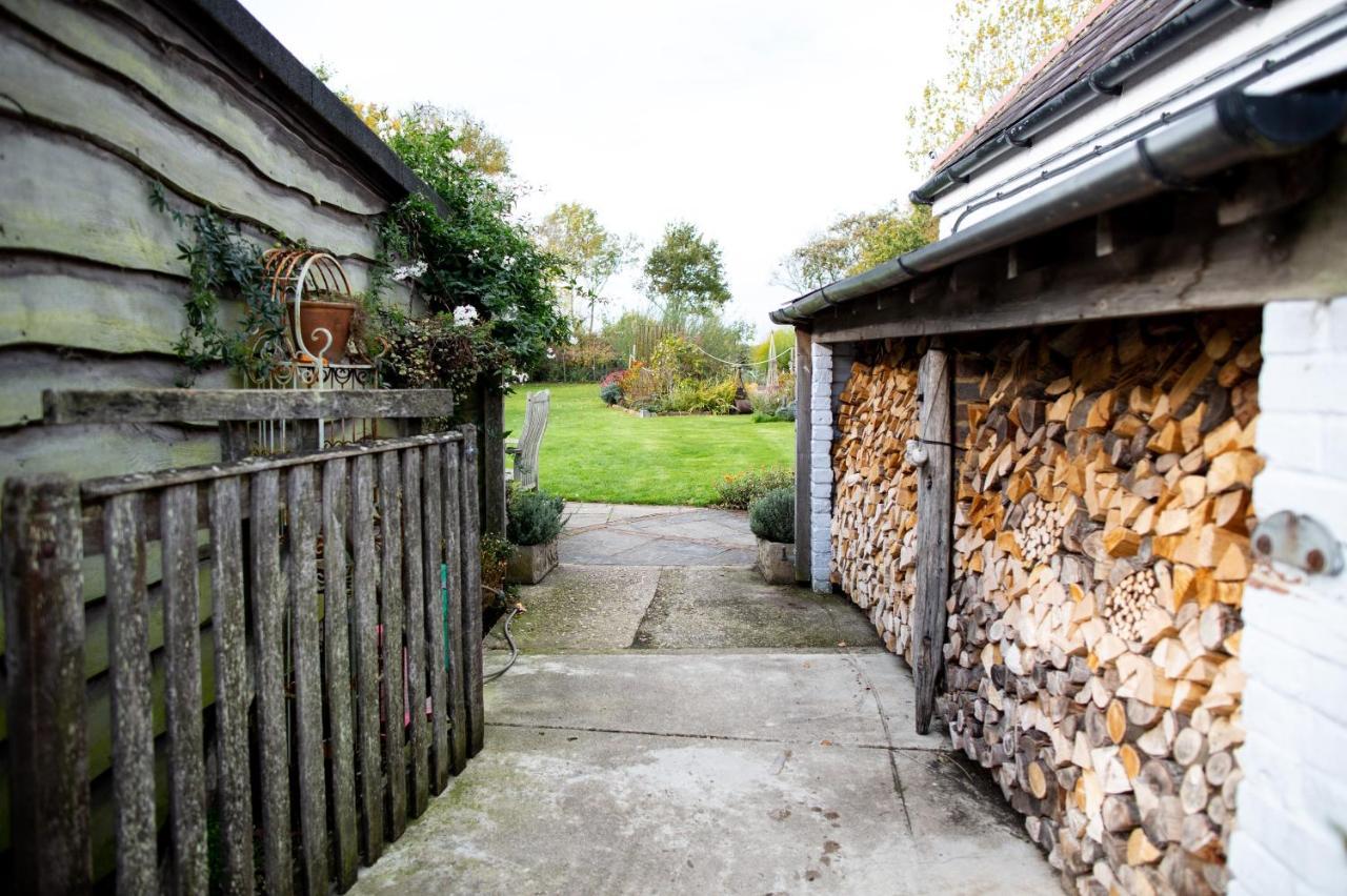 Cosy Cottage Ground Floor Bedroom Ensuite With Private Entrance Chichester Kültér fotó